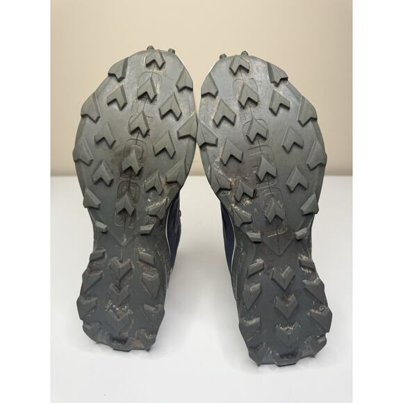 Men’s 11.5 Salomon Black and Red Athletic Hiking Trail Sneakers - Picture 9 of 12